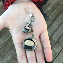 Load image into Gallery viewer, Doll Eye Keyring - Double Blinking Eyes