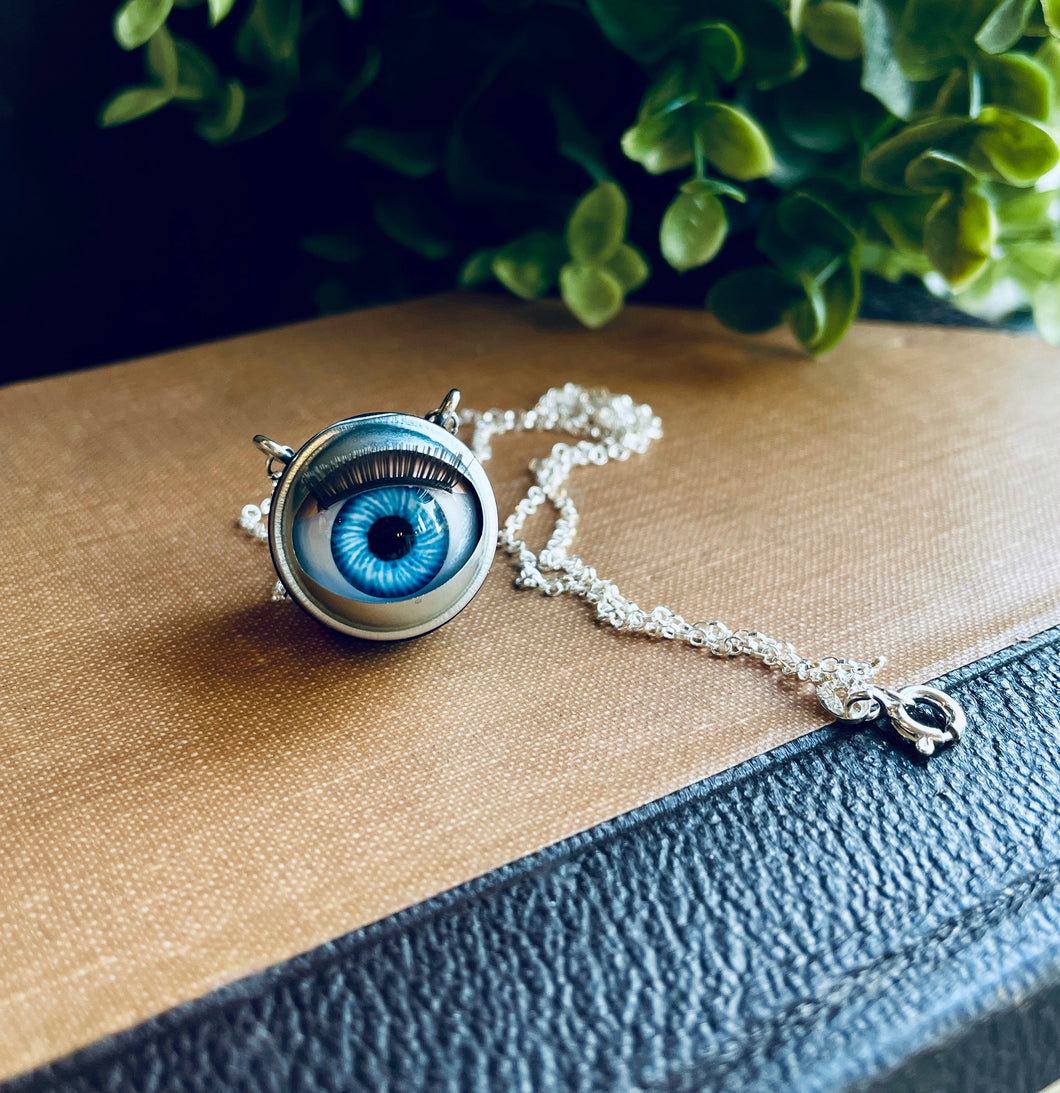 Blinking Doll Eye Necklace - Icy Blue